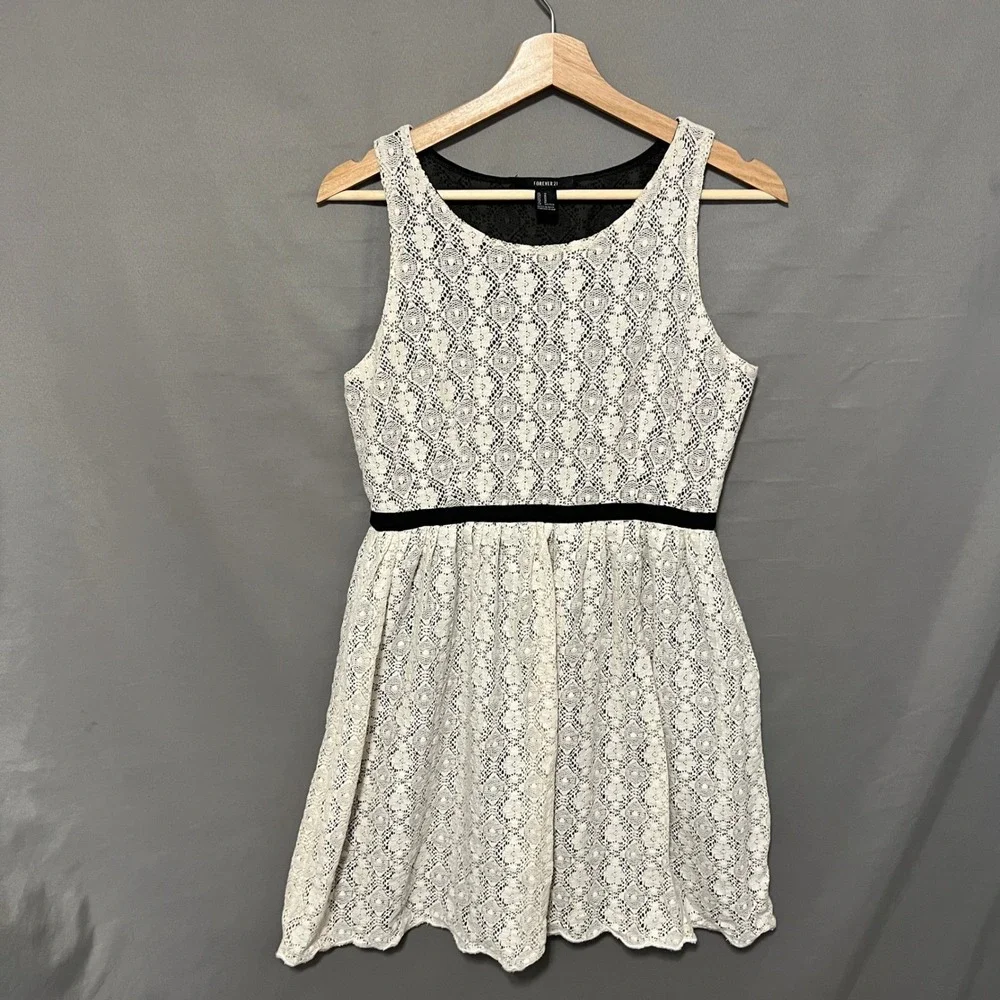 Forever 21 Babydoll Ivory Lace Dress Black Belt Sleeveless Summer Dress‎ Medium